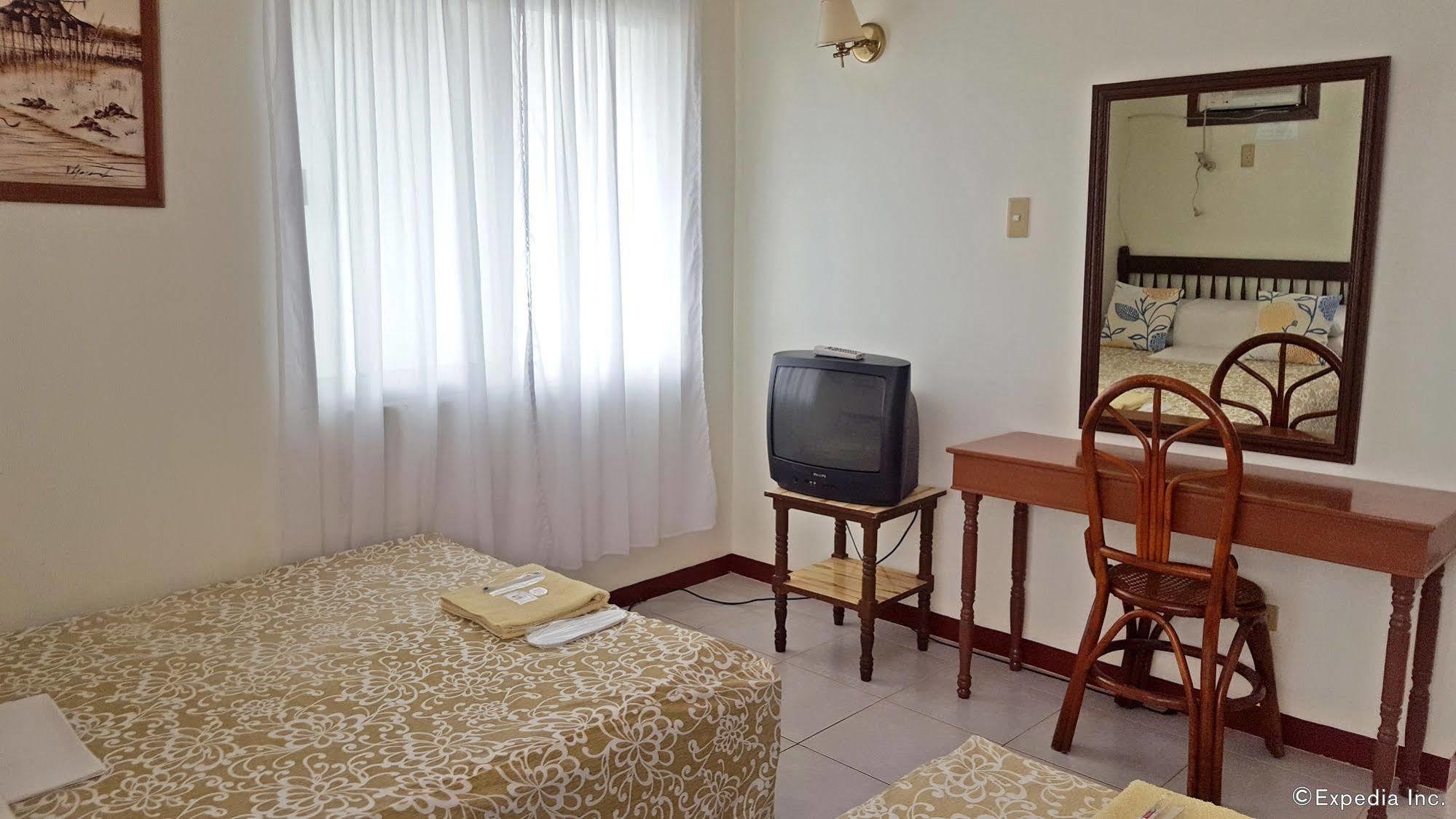 Lola Itang Pension House Tiniguiban Exterior foto