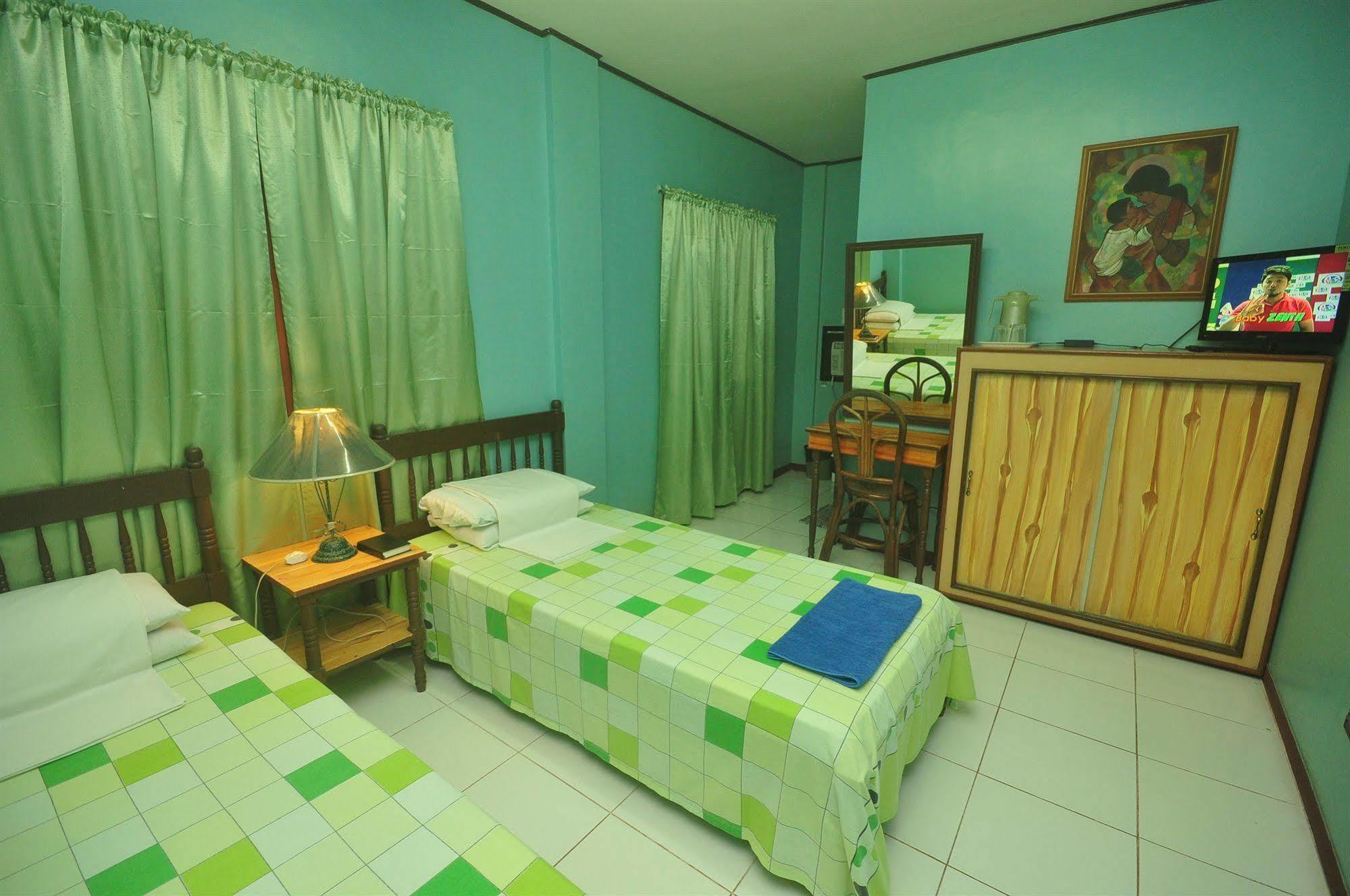 Lola Itang Pension House Tiniguiban Exterior foto