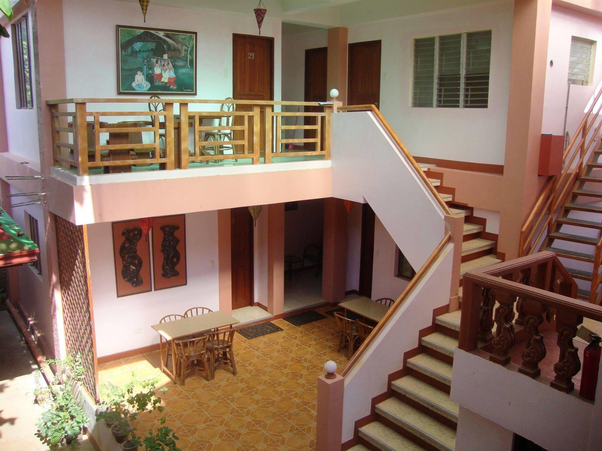 Lola Itang Pension House Tiniguiban Exterior foto